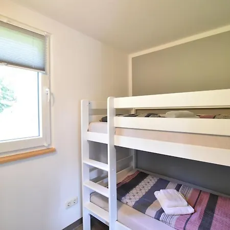 Ground-floor Getaway With Garden إنسيل بويل