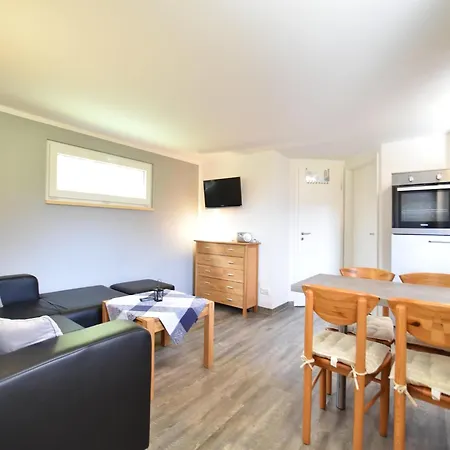 Ground-floor Getaway With Garden * إنسيل بويل