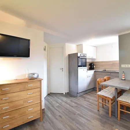 Ground-floor Getaway With Garden * إنسيل بويل