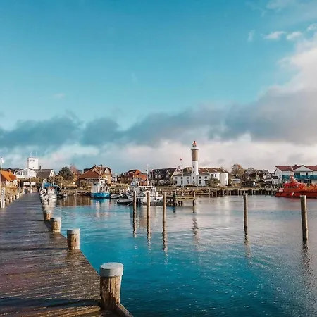 Ground-floor Getaway With Garden إنسيل بويل