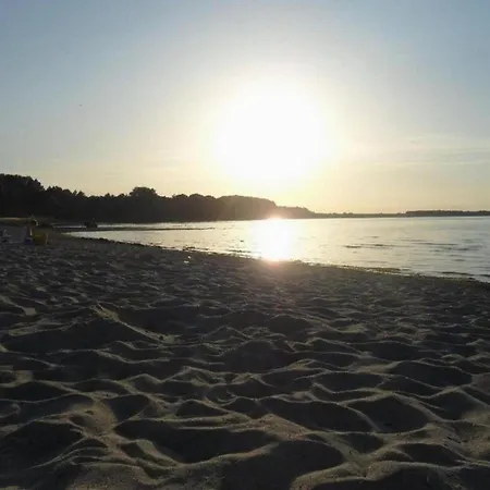 Ground-floor Getaway With Garden بيت للعطل *