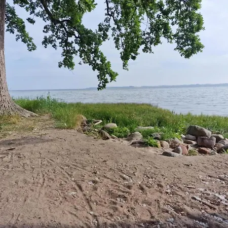 Ground-floor Getaway With Garden بيت للعطل *